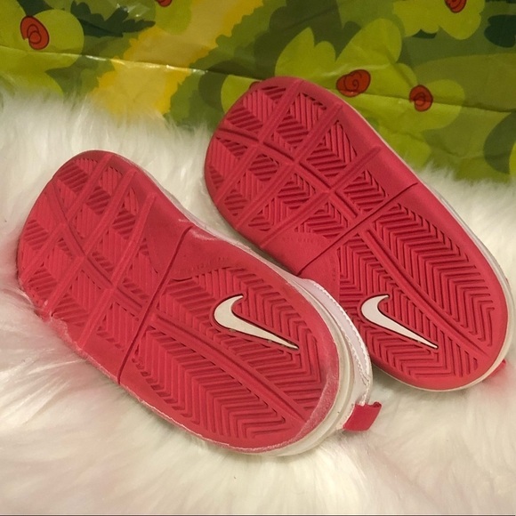 Nike baby/toddler Velcro shoe - Picture 7 of 10